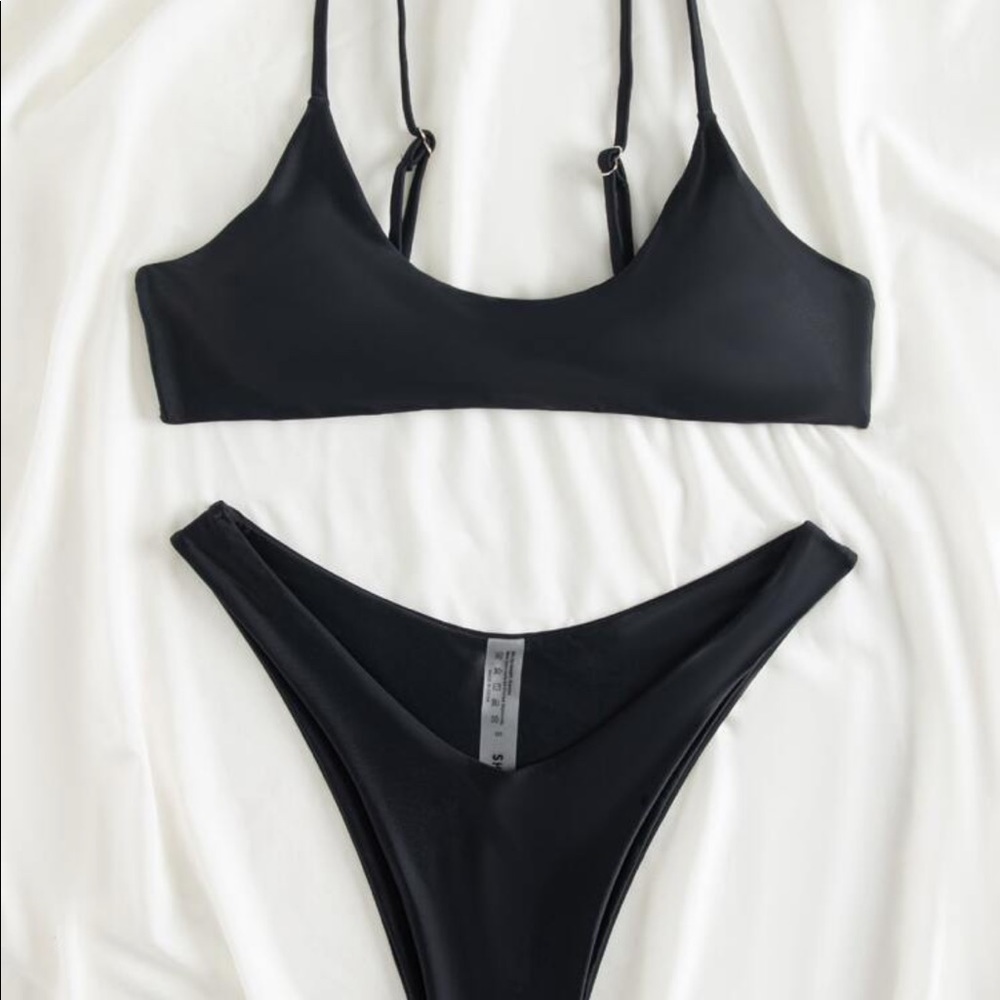 Black bikini